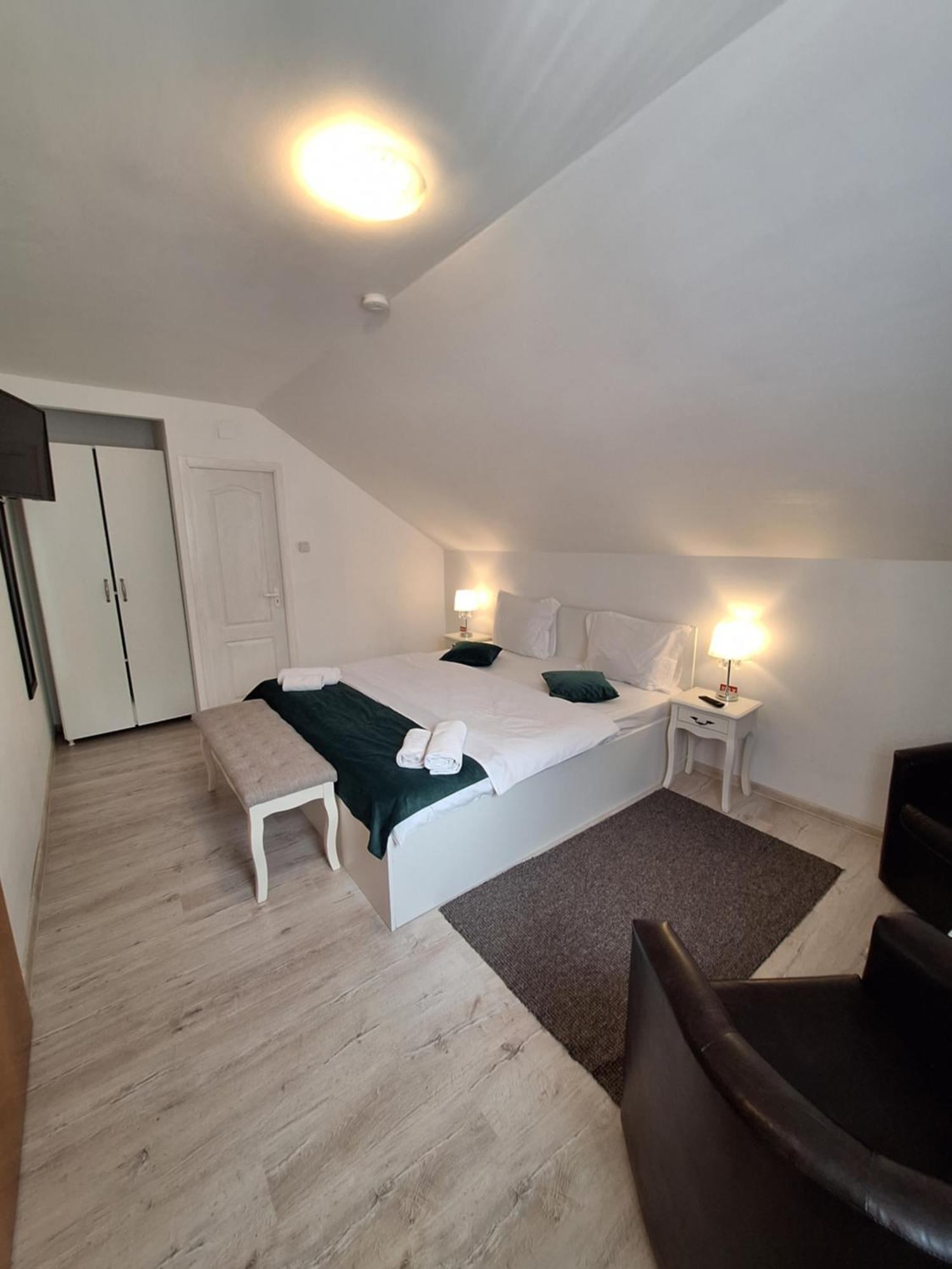 Pensiunea Tinelu Brasov 사셀레 외부 사진